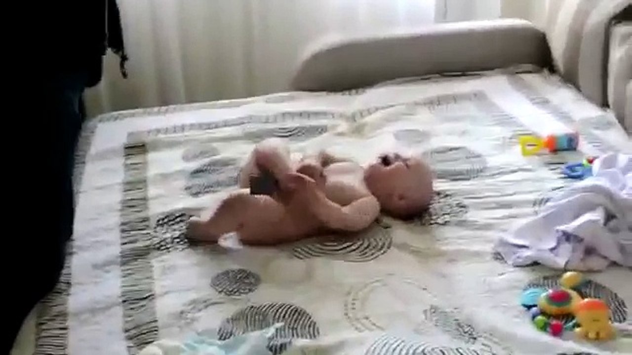 Дети смеются