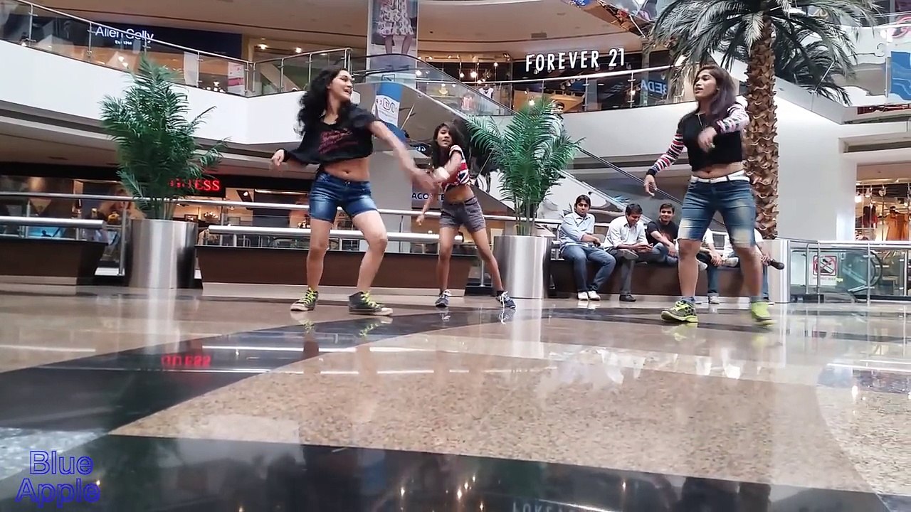 Chittiyaan Kalaiyaan - Dance Performance by Blue Apple Dance Academy