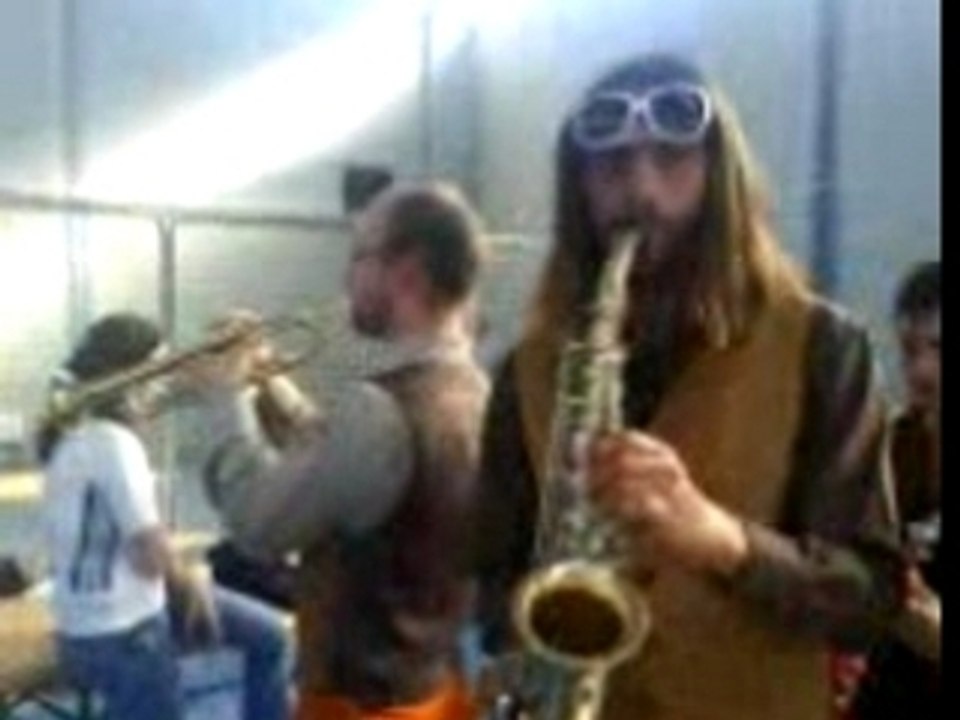 Incroyable Surprise : Un Big Band Surgit Inopinément au Forum des Associations d'Izon 🎶