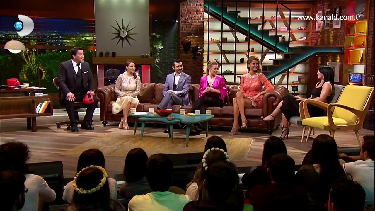 Beyaz Show- Caner Cindoruk, Sabriye'nin elinden zor kurtuldu!