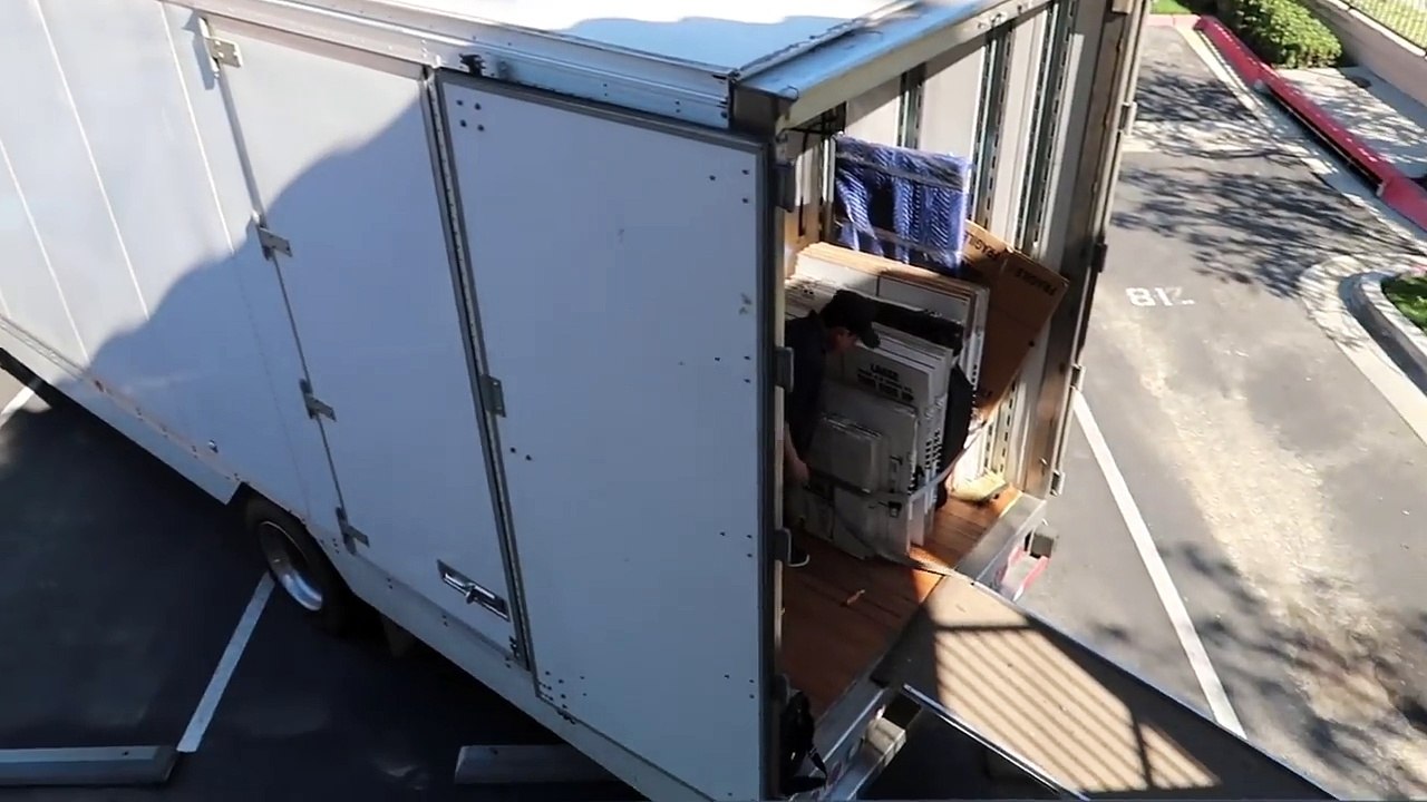 Moving Day _ Moving To LA!-Q__CKcmd-PY