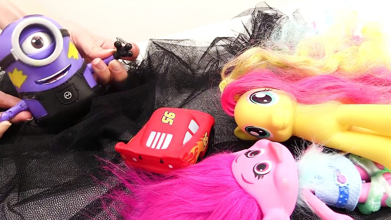 Герои в масках #Гекко и #Кетбой спасают игрушки от Миньона. Видео дети и родители.-r1OSxGxp69c