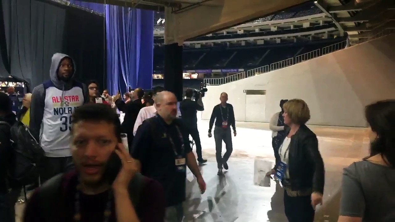 Kevin Durant esquive Russell Westbrook au All-Star Game