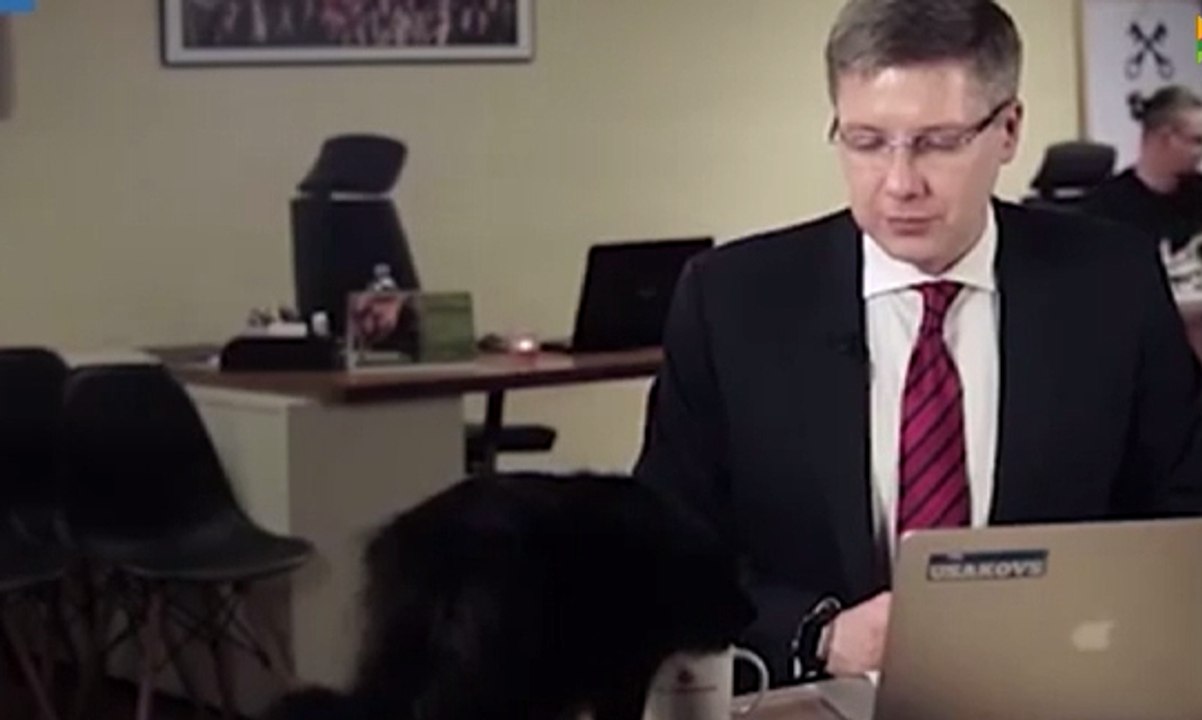 Penyusup di Tengah Wawancara