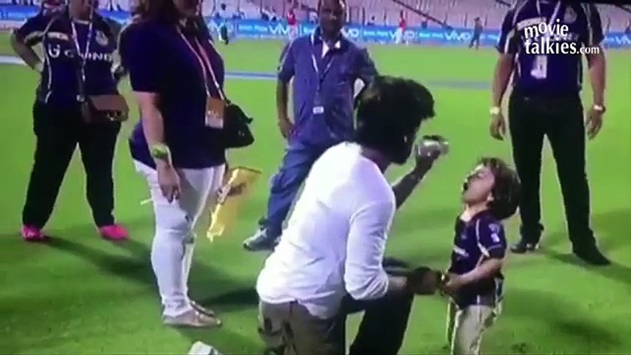 Shahrukh Khan's CUTE Son Abram Khan Kissing Brother & With SRK Aryan - YouTube