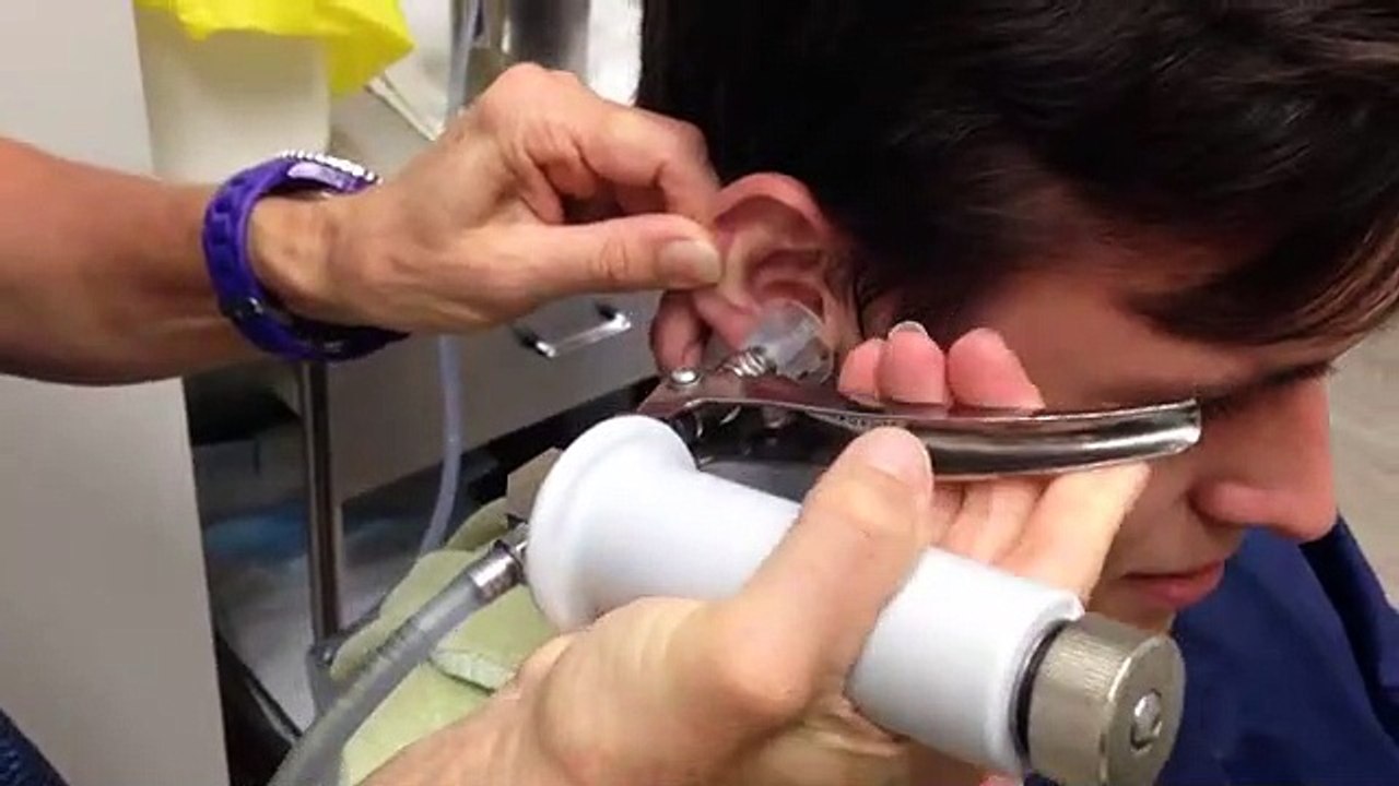 Quand tu sors ça d'une oreille t'es pas bien... Horrible, le cauchemar