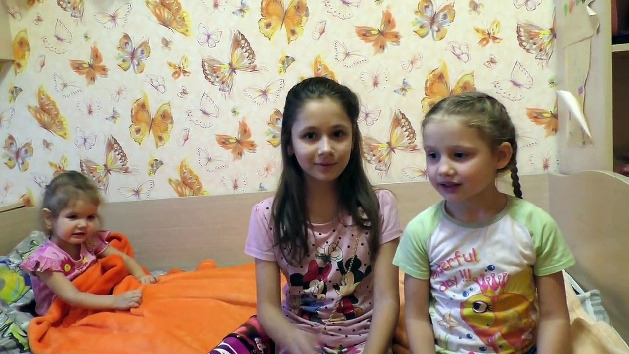 Игра в доктора Арина и Николь ))) Делаем укол. Набор Маша и Медведь. Детский канал Арина и