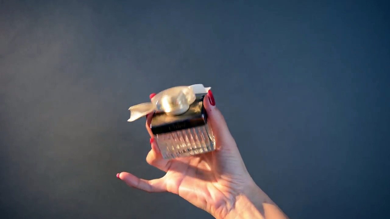 How French women wear perfume & how to apply it | Parisian chic | Justine Leconte