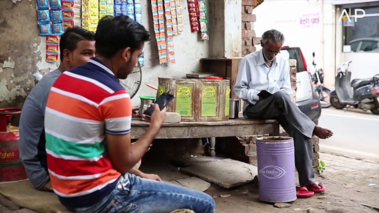 Indian mum and daughter in acid attack live with attacker