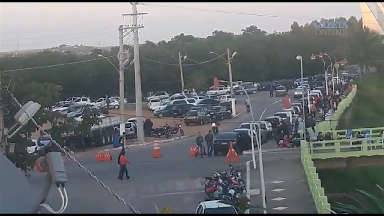 Itapemirim tem fila quilométrica para inscrição em processo seletivo