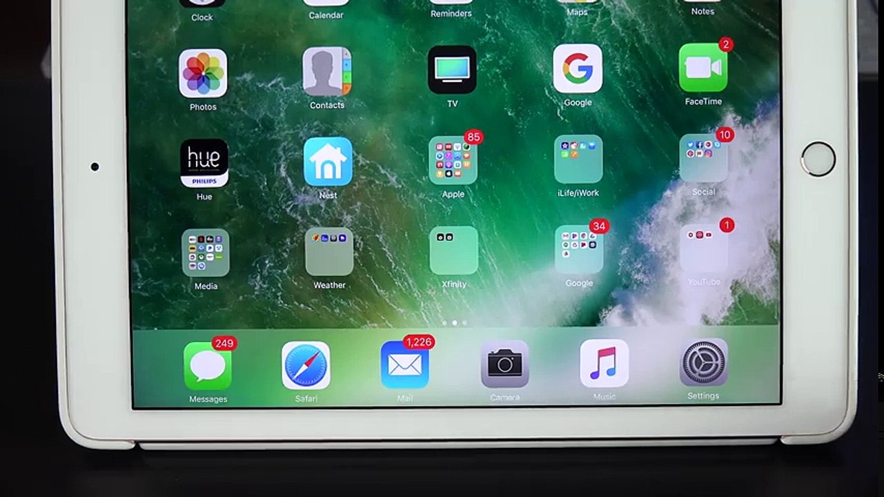 Apple AirPods- Unboxing & Review