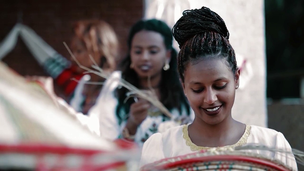 G Mesay kebede - Badis Amet _ ባዲስ አመት - New Ethiopian Music 2017 (Official Video)