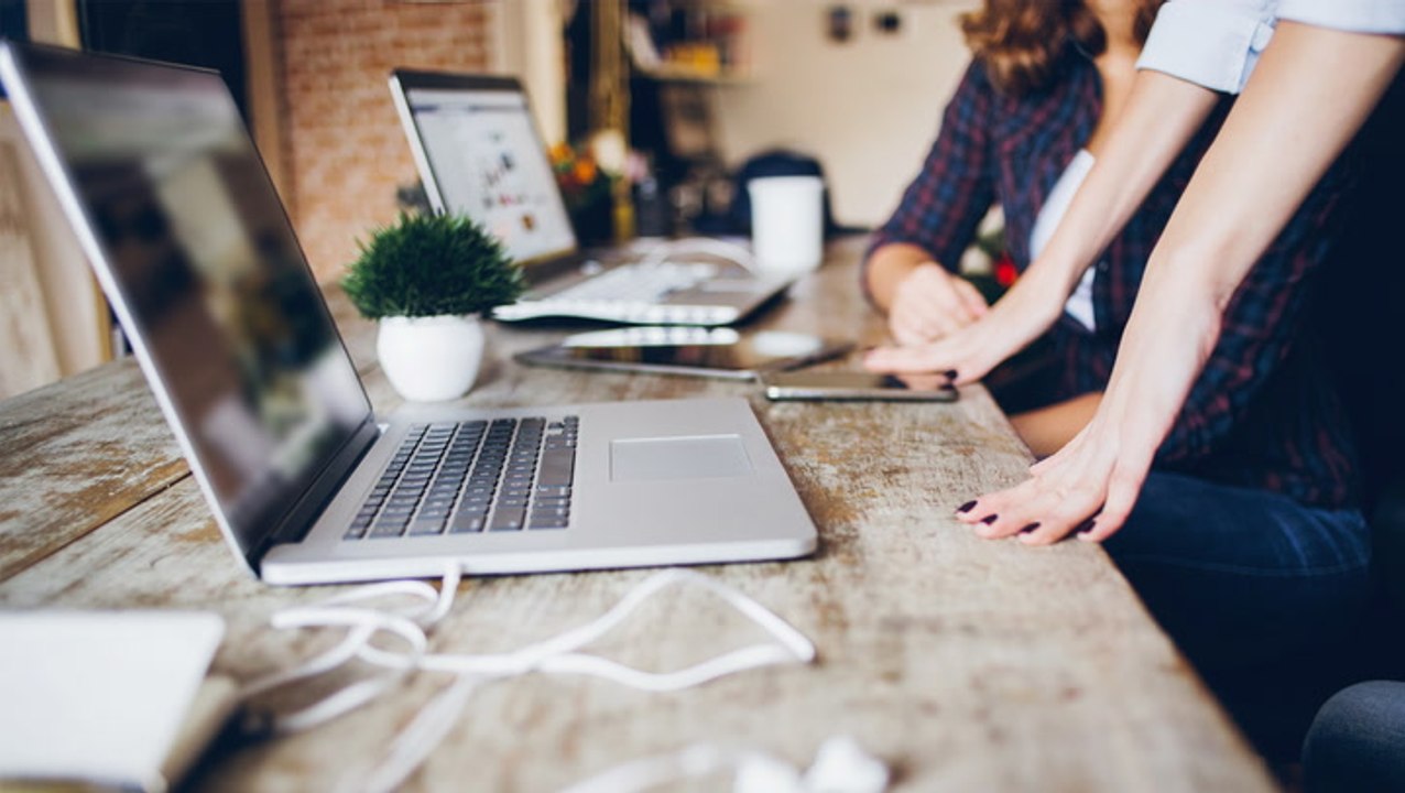 Here's What Anderson Cooper Thinks Is Key For Success In An Evolving News Landscape