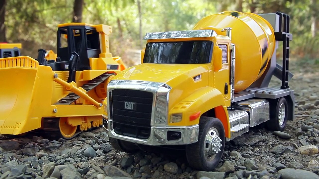 Treasure Hunt Part 4 - Construction Digger toys in ion finding the treasure