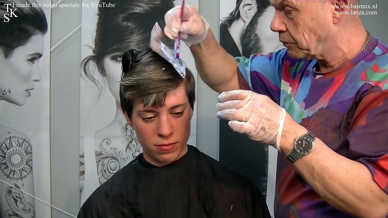 A BOWL hairstyle with blue element for Chantal. Tutorial by T.K.S.