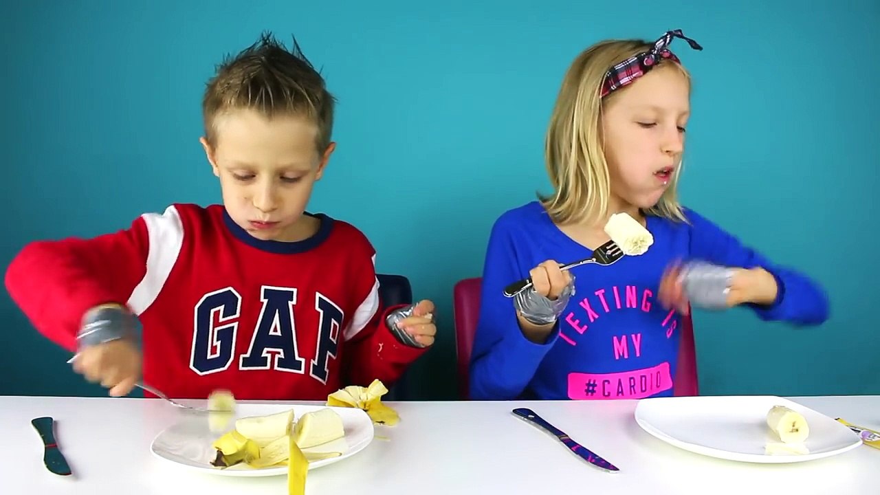 NO THUMBS Challenge / RonaldOMG and GamerGirl