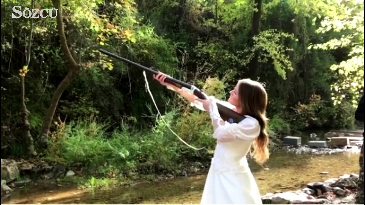 Gizem Karaca set ekibini havaya ateş açarak uyandırdı