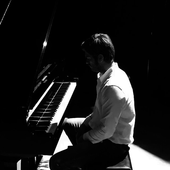 Kıvanç Tatlıtuğ Instagram'ı salladı