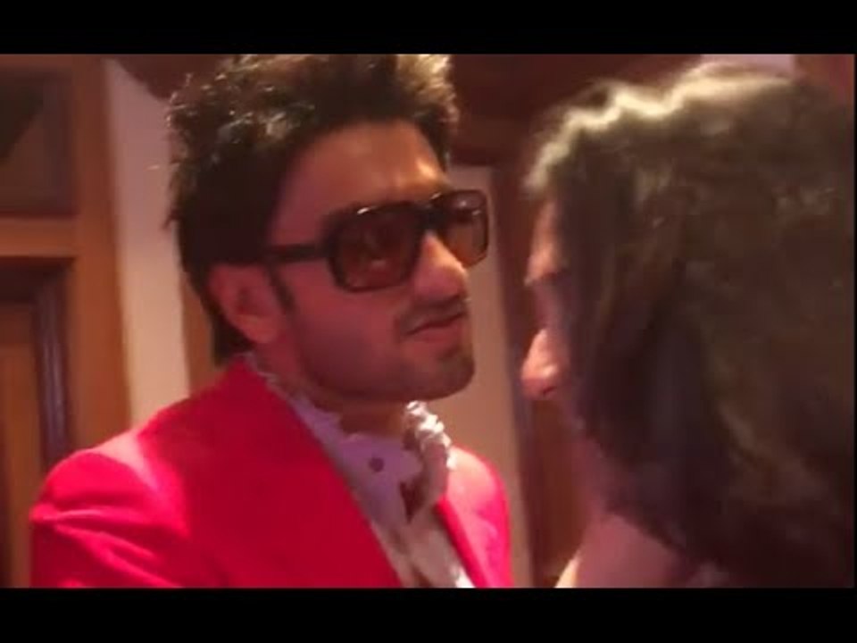 Ranvir Singh Kissed Reporter in Public