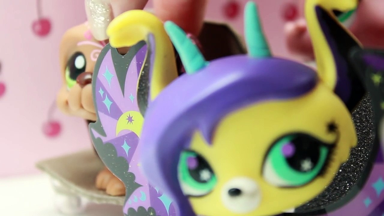 LPS - 10 Things I Hate About Airplane Rides!