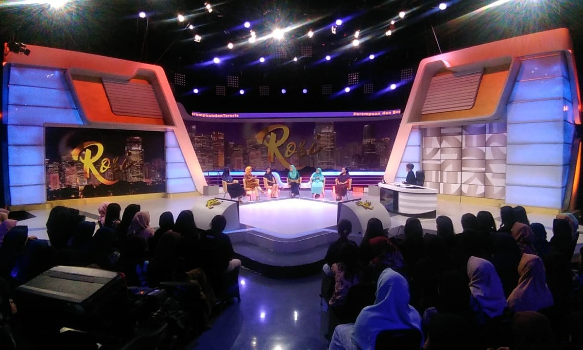 Perempuan & Bom Bunuh Diri [360 cam] - ROSI (3)