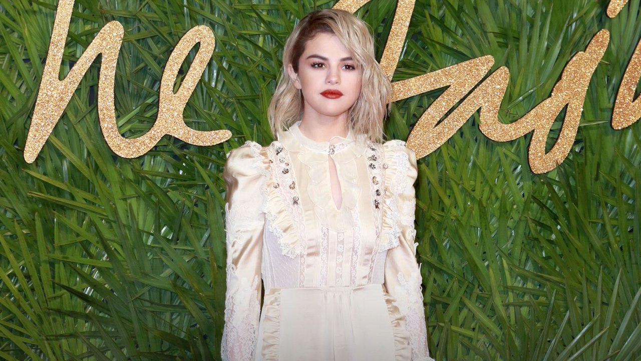 20 Disney Stars' Style Evolutions That Will Make You Miss The '00s