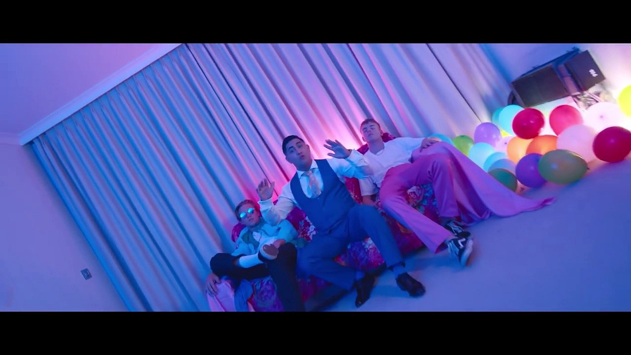 Kis Grófo - Kameszito (official music video)