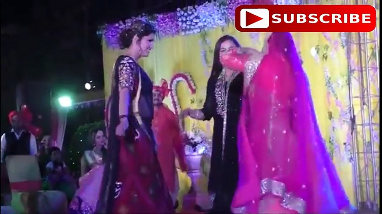 बनारस में दूल्हे संग नाची सपना चौधरी   साड़ी में लगाए जोरदार ठुमके