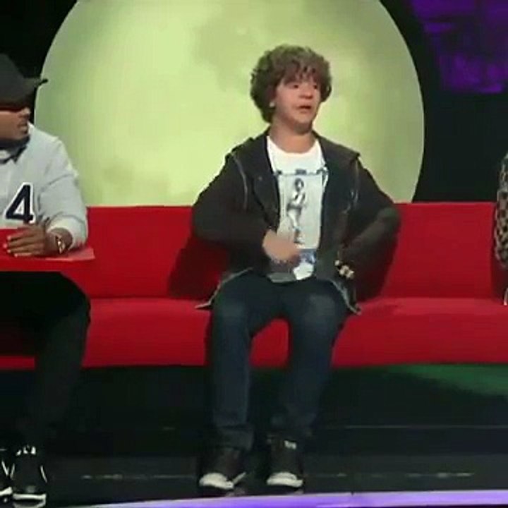 Gaten Matarazzo doing his weird collarbone trick