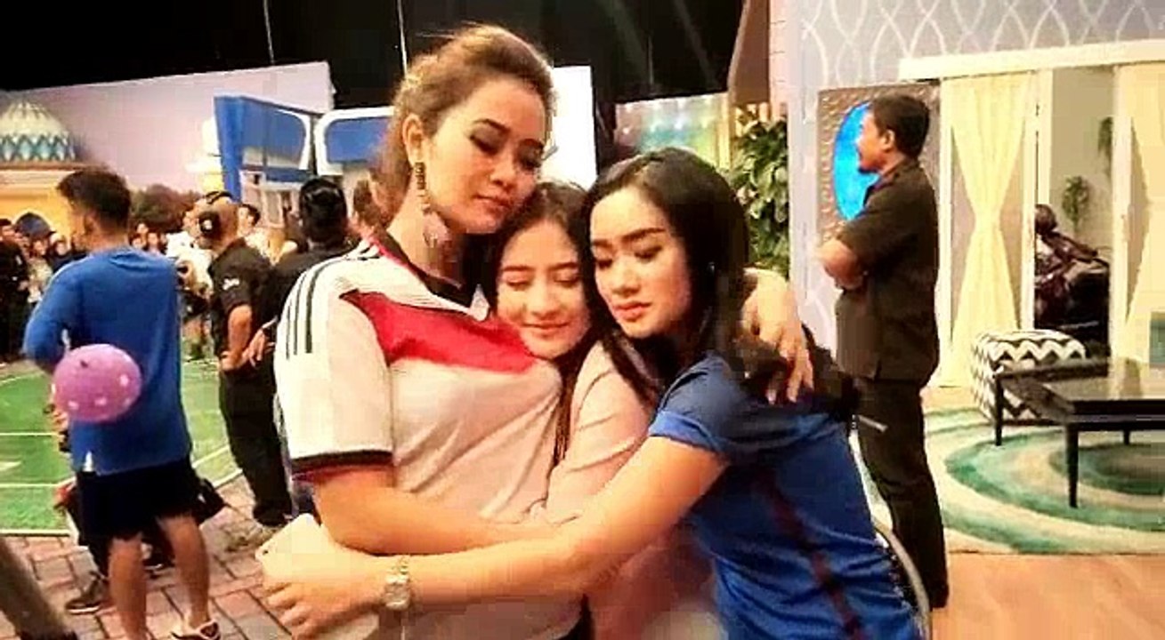 Keakraban Artis-artis Pesbukers