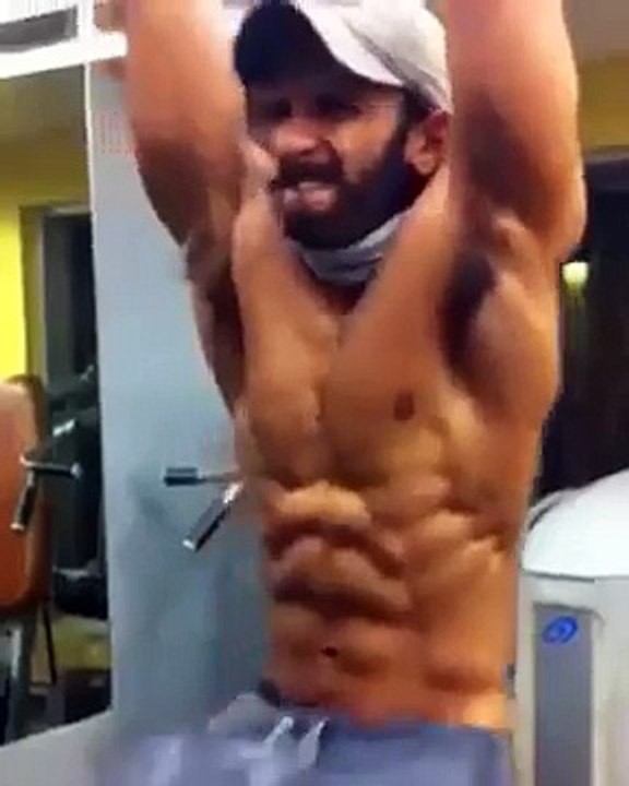 Ranveer Singh Hot Exercise!