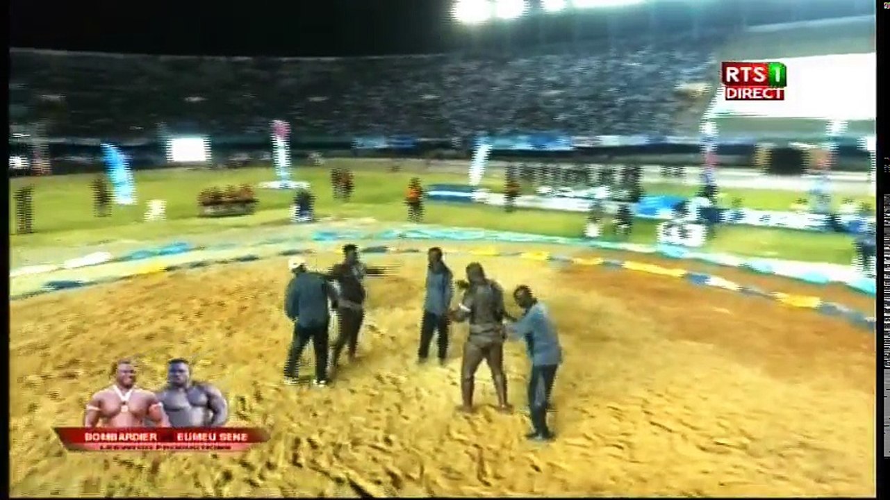 Chute de Bombardier contre Eumeu Sène