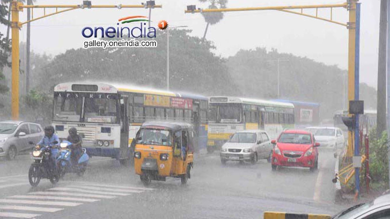 ఆంధ్రప్రదేశ్‌లో సముద్ర అలలు తీవ్రతతో ఎగిసిపడుతున్నాయి