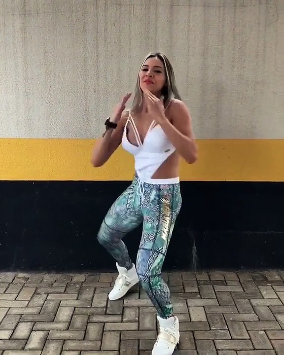 Dancing in the 80s: A Celebration of Elegance and Style