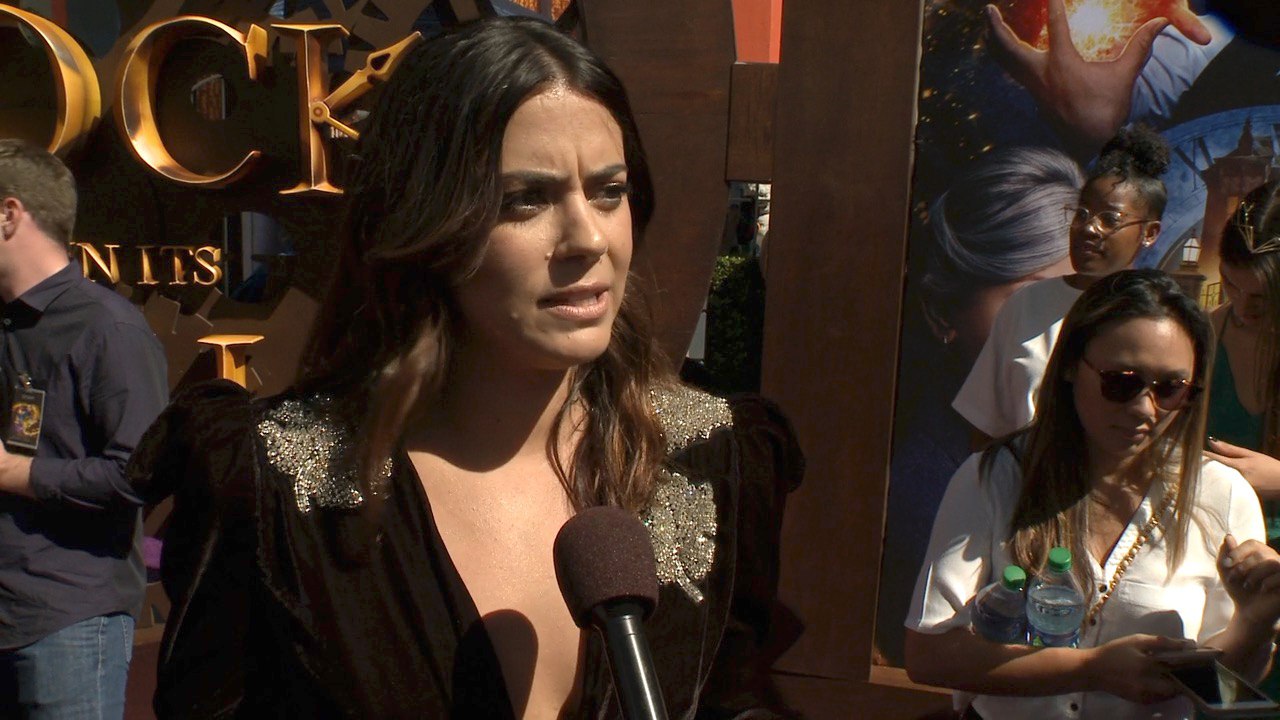 Lorenza Izzo Talks About Movie Chemistry On The Red Carpet