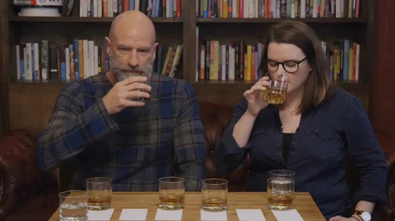 Outlander -  Graham McTavish Drinks Horrible Scotch [Sub Ita]