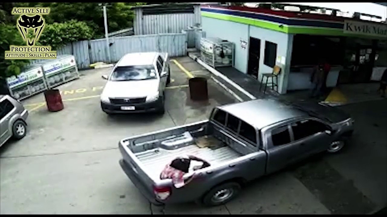 This Defender Uses Cover And Concealment Effectively | Active Self Protection