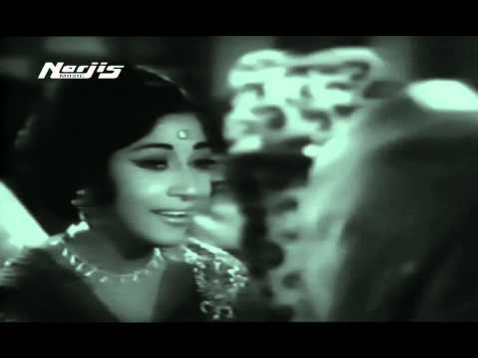 "Raat Dulhan Bani Chand Dulha Bana"