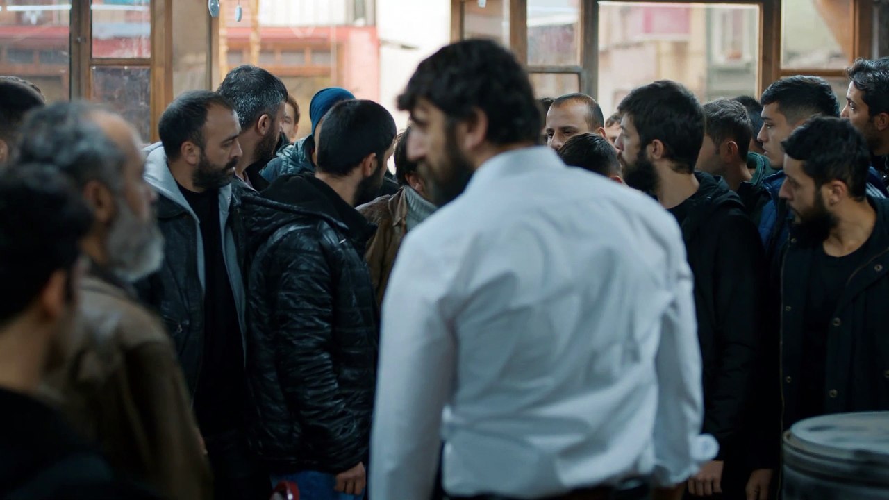 Çukur 2.Sezon 16.Bölüm Cumali Koçovalı Racon Kesiyor