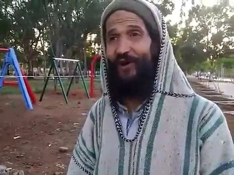 كنشوف نيبا لي كيخصر الهدرة متابعينو ناس بزااف وهاد سيد لي كيقول الحق وكيفيد ن