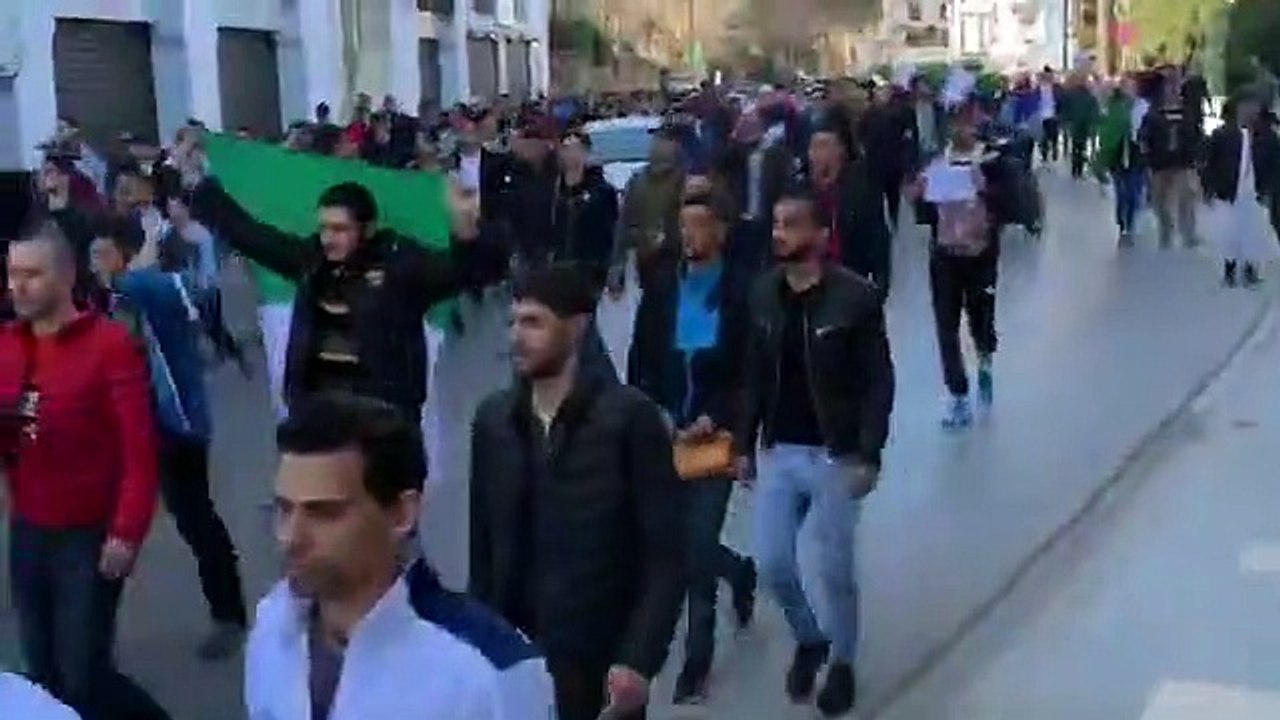 Algérie : Manifestation en direction de la présidence