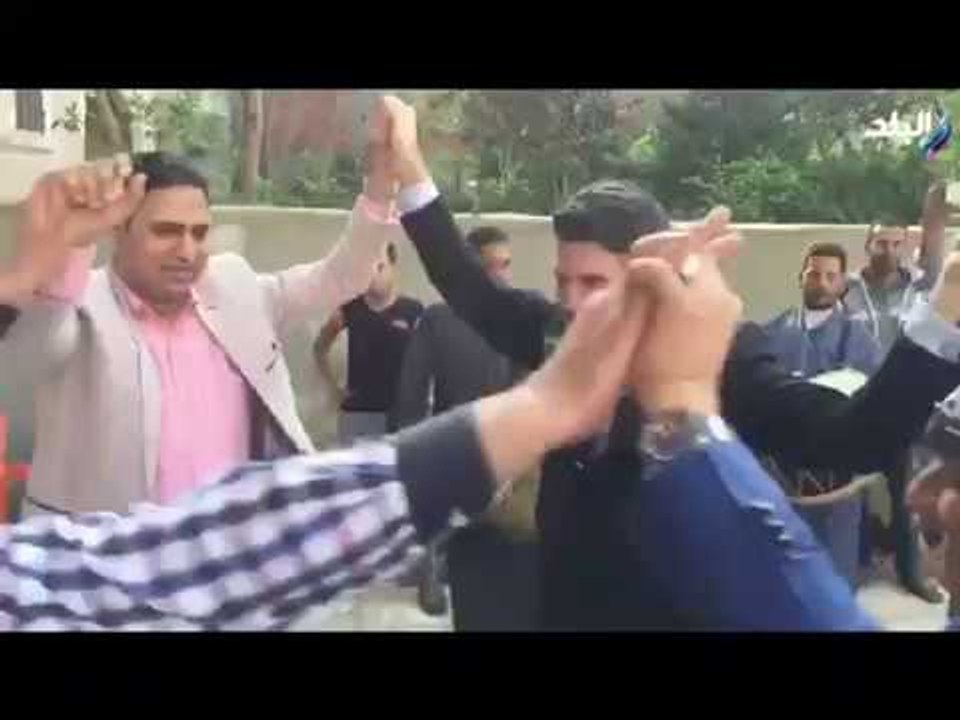 وفد الكونجرس الأمريكي يرقص على المزمار بقويسنا