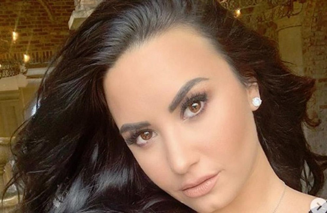 Demi Lovato dostlarına minnettar!