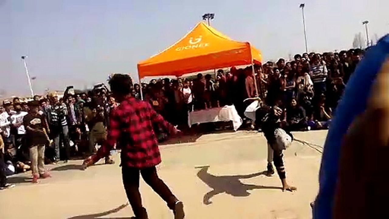 Guru Randhawa Fan Dance Performance