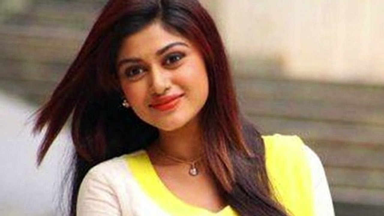 Is oviya  acting as lesbian(Tamil)