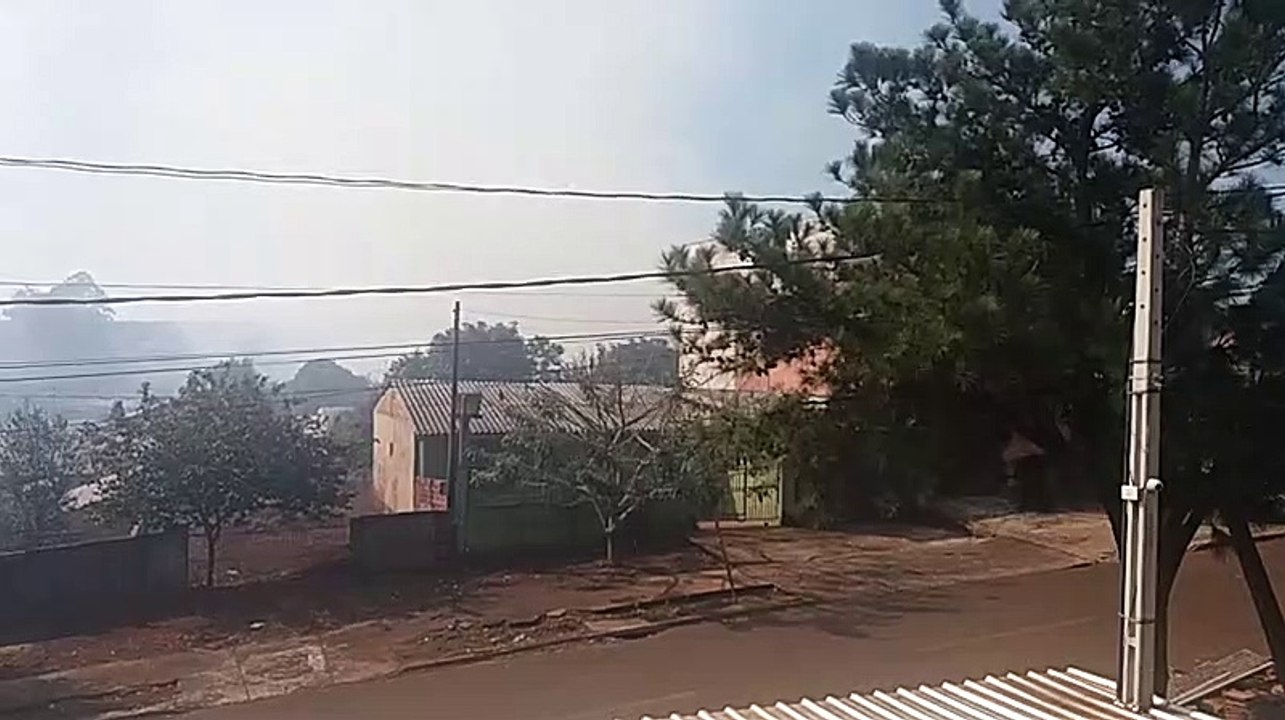 Fumaça toma conta de vizinhança no Santa Cruz