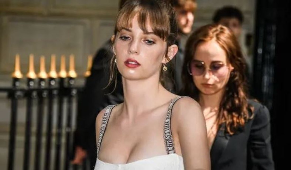 Maya Hawke - To Love a Boy