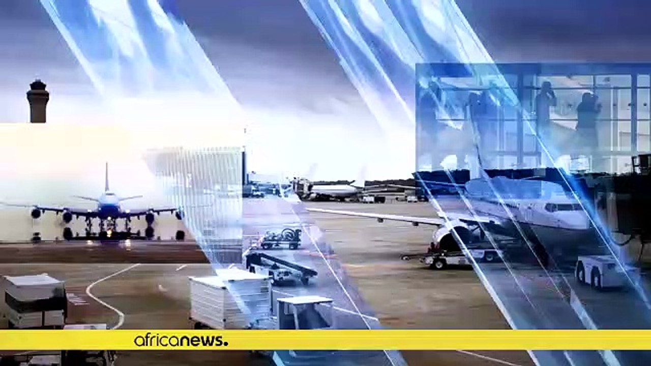 Which is better, using travel agents or online platforms to book your flights?