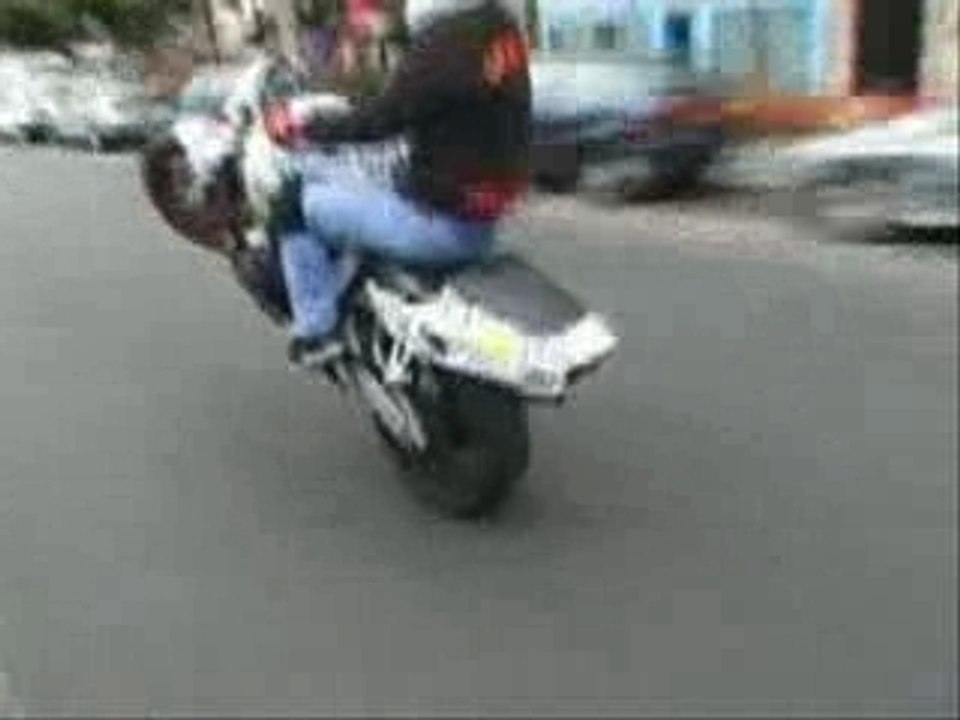 moto voiture still dre