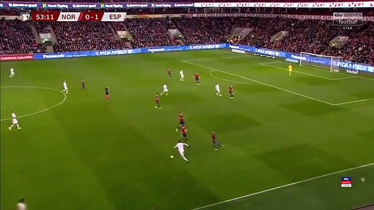 Odegaard nutmeg on Ramos